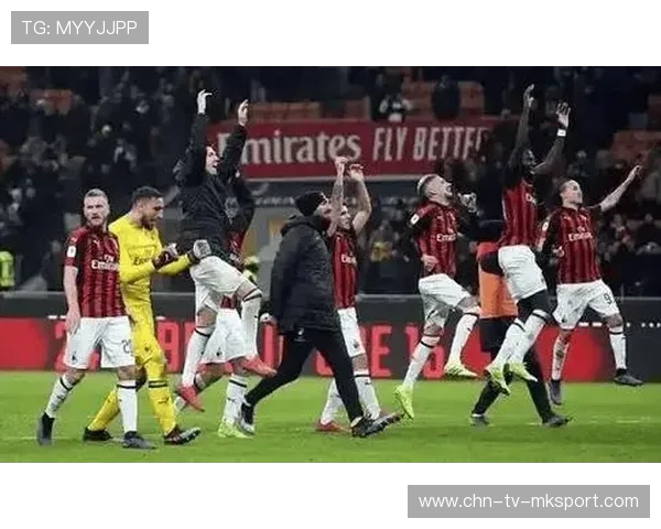 AC米兰高速推进到禁区，莱奥倒地推射完成破门