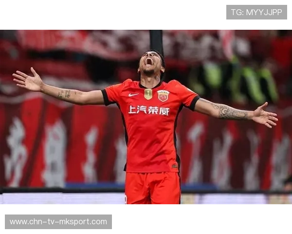 河南队古斯塔沃背身护球，转身抽射打穿近角